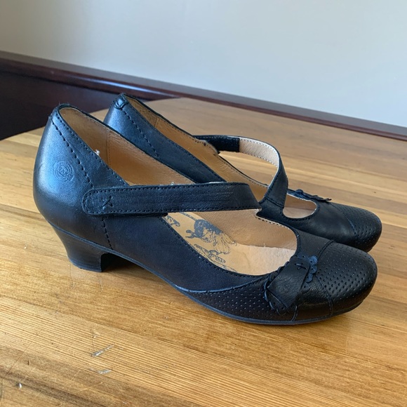 Shoes - Picture 2 of 4